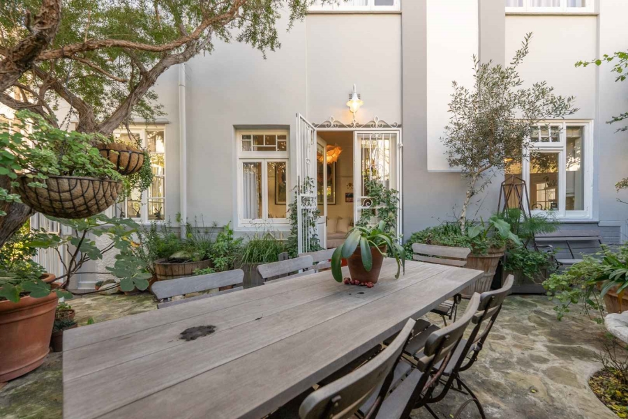 2 Bedroom Property for Sale in Gardens Western Cape